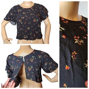 Kimchi Blue cropped flowy blouse. Open back.  Black red ditsy floral.  XS